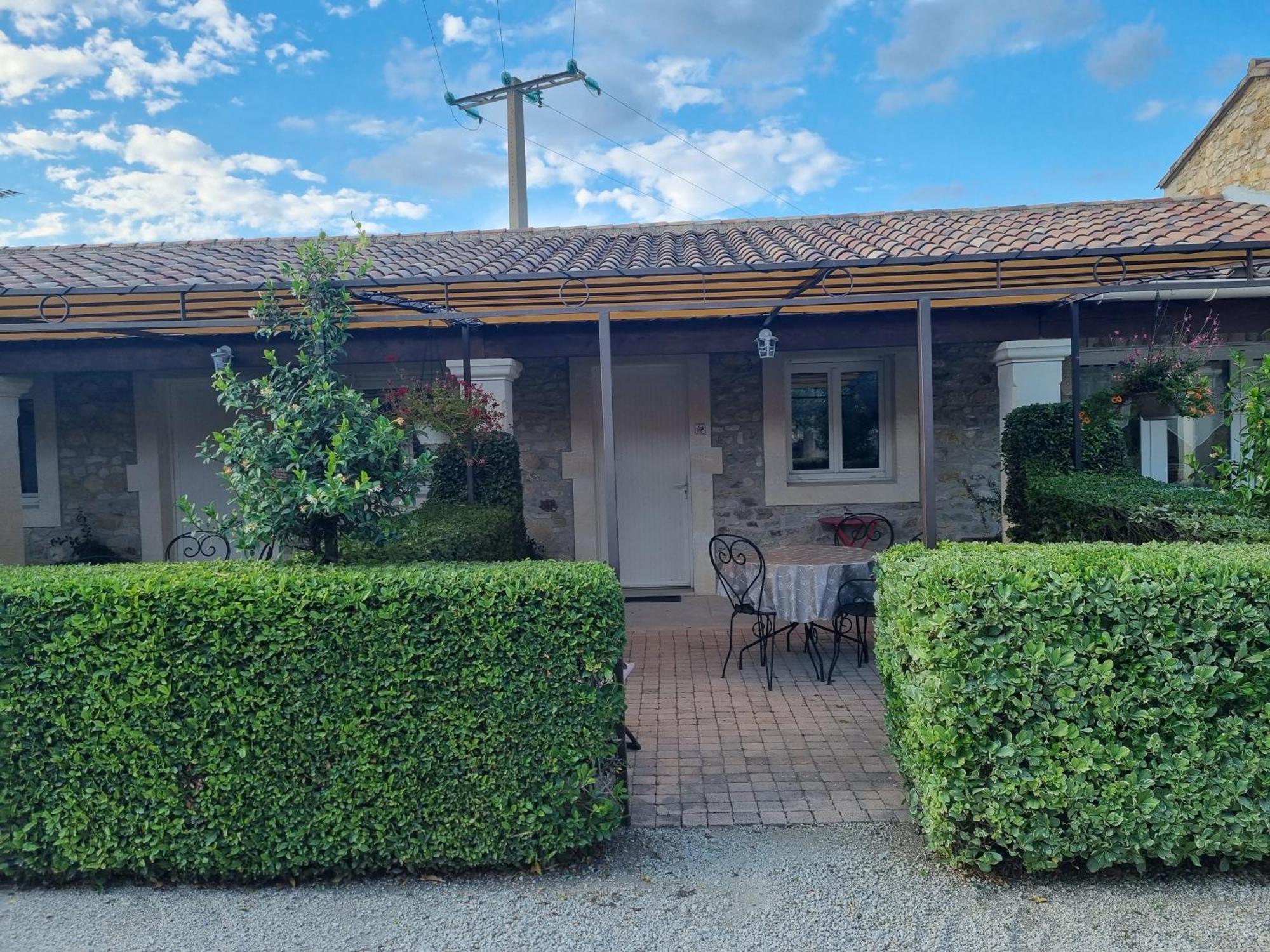 ホテル La Fanette Montbrison-sur-Lez エクステリア 写真