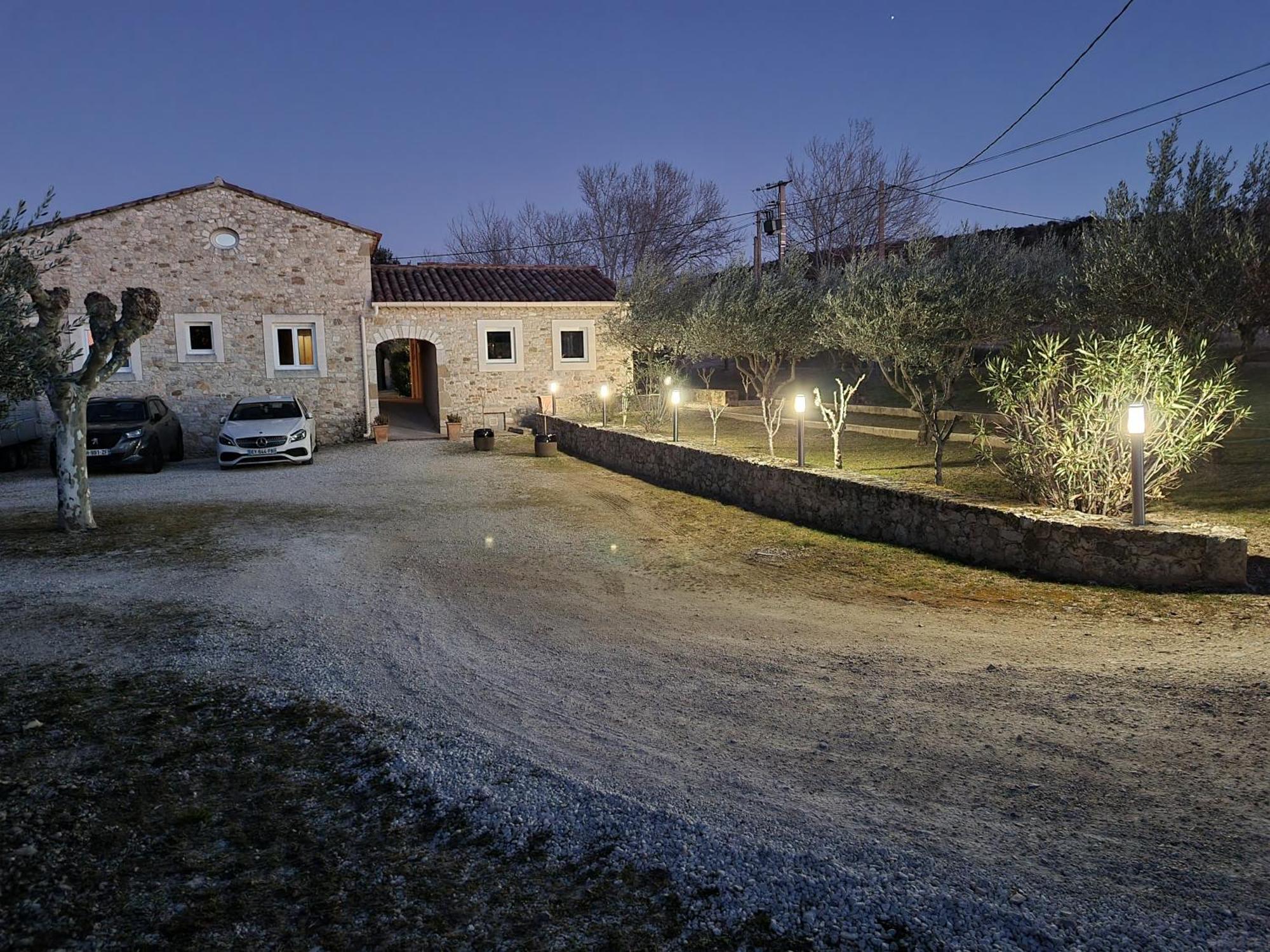 ホテル La Fanette Montbrison-sur-Lez エクステリア 写真
