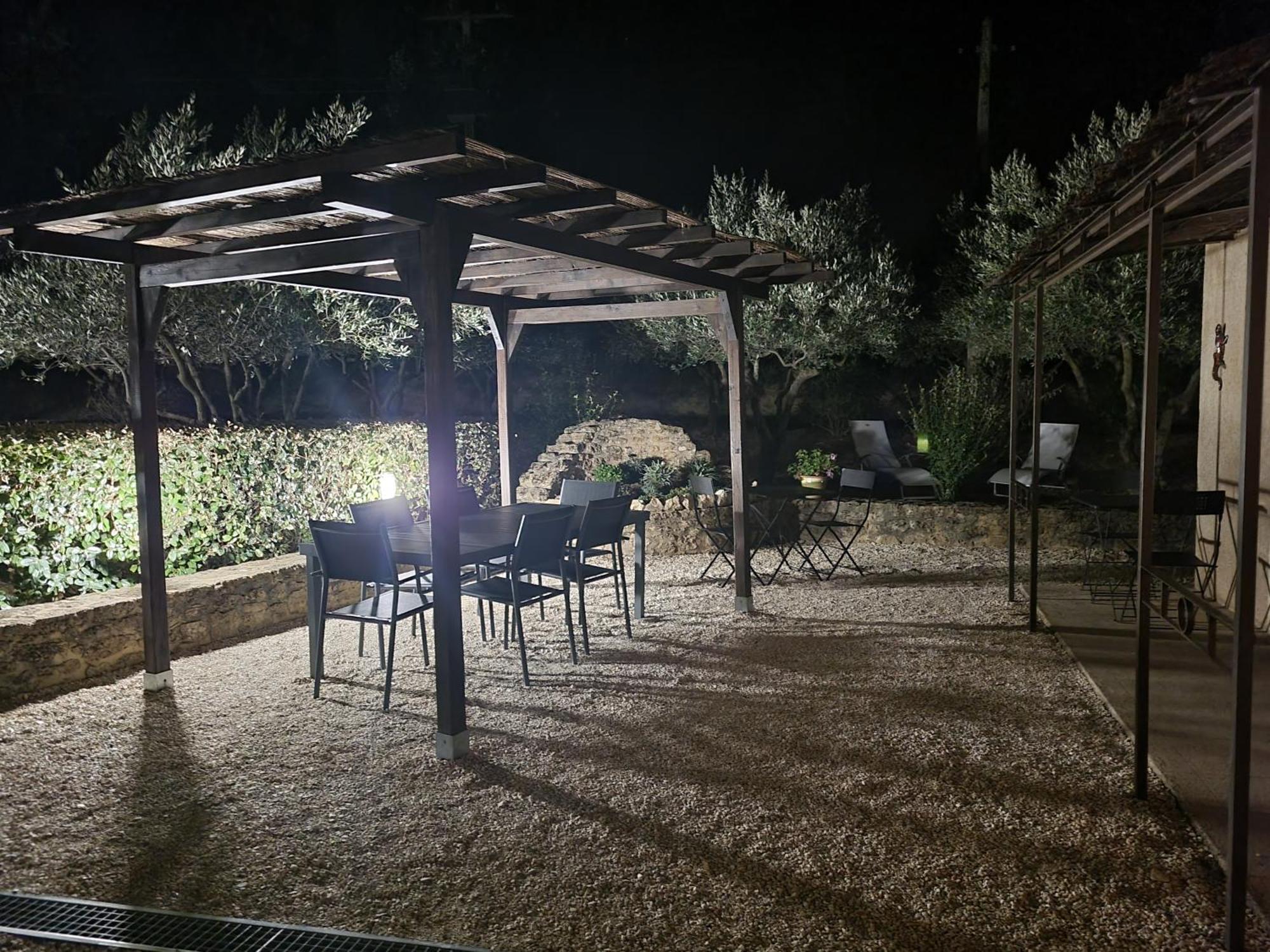 ホテル La Fanette Montbrison-sur-Lez エクステリア 写真