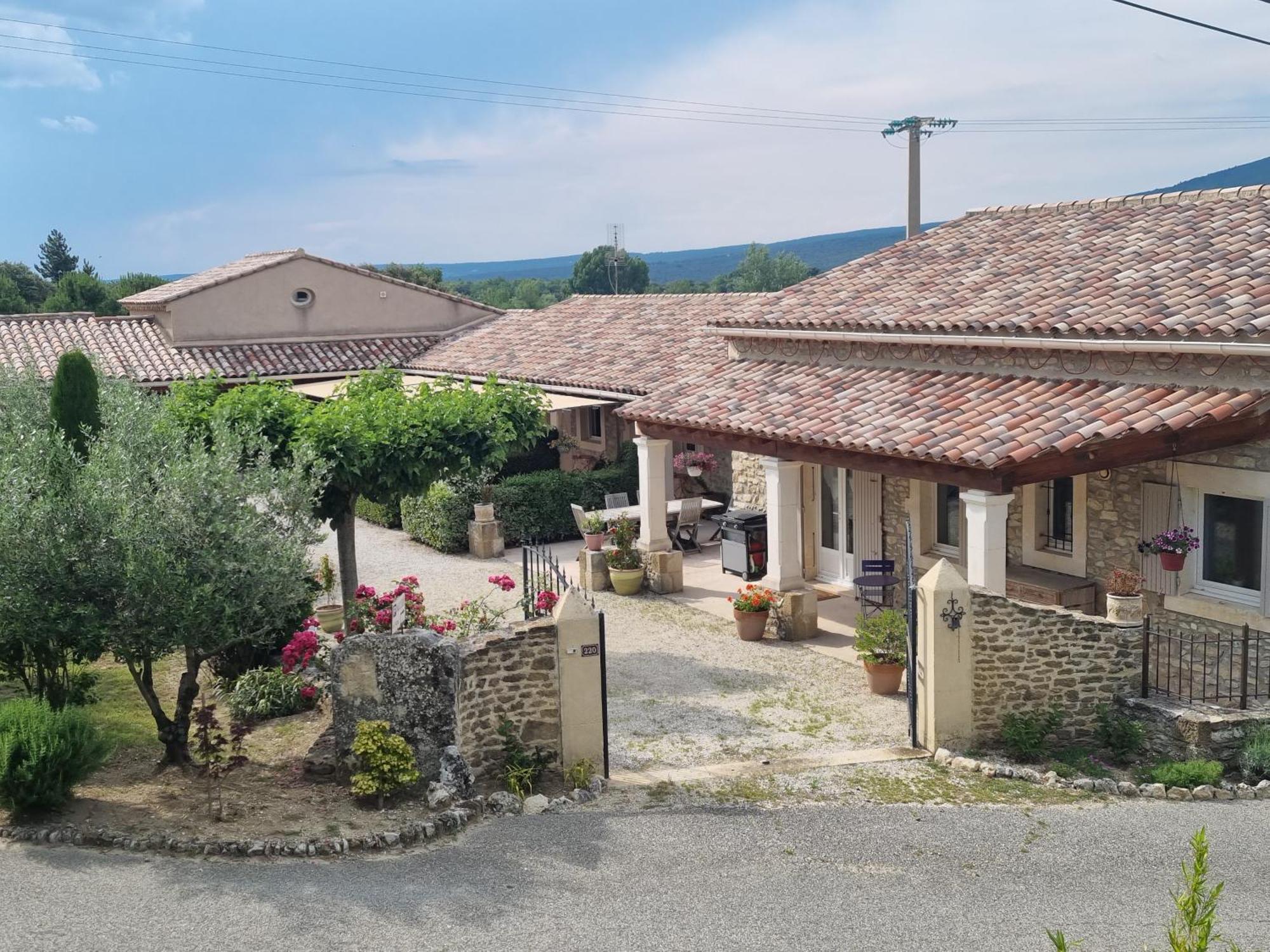 ホテル La Fanette Montbrison-sur-Lez エクステリア 写真