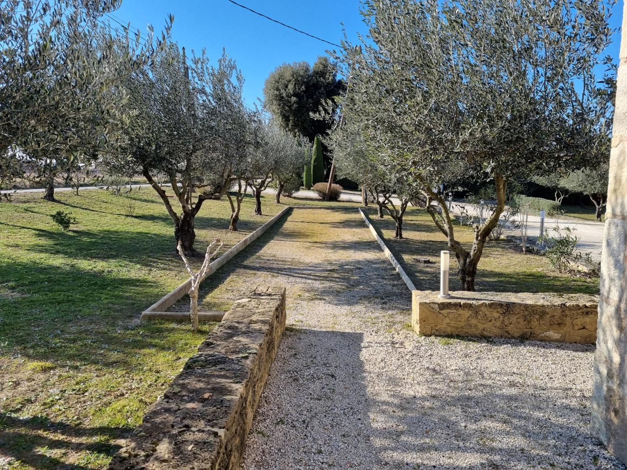ホテル La Fanette Montbrison-sur-Lez エクステリア 写真